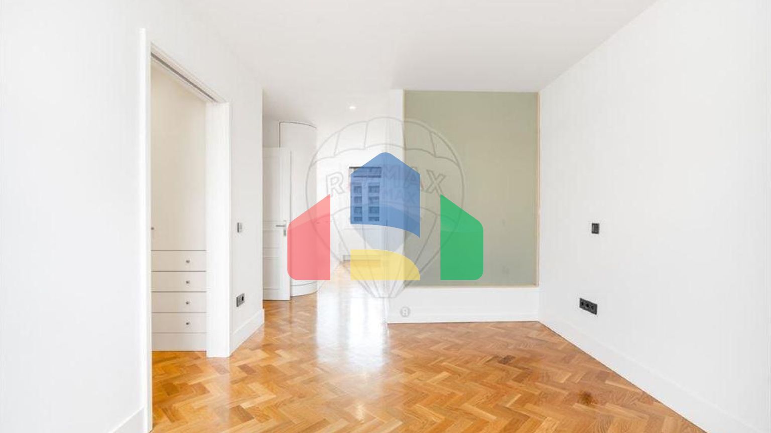 Residential - Condo/Apartment - T4 - Santo Antonio, Lisbon - PT