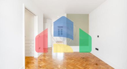 Residential - Condo/Apartment - T4 - Santo Antonio, Lisbon - PT