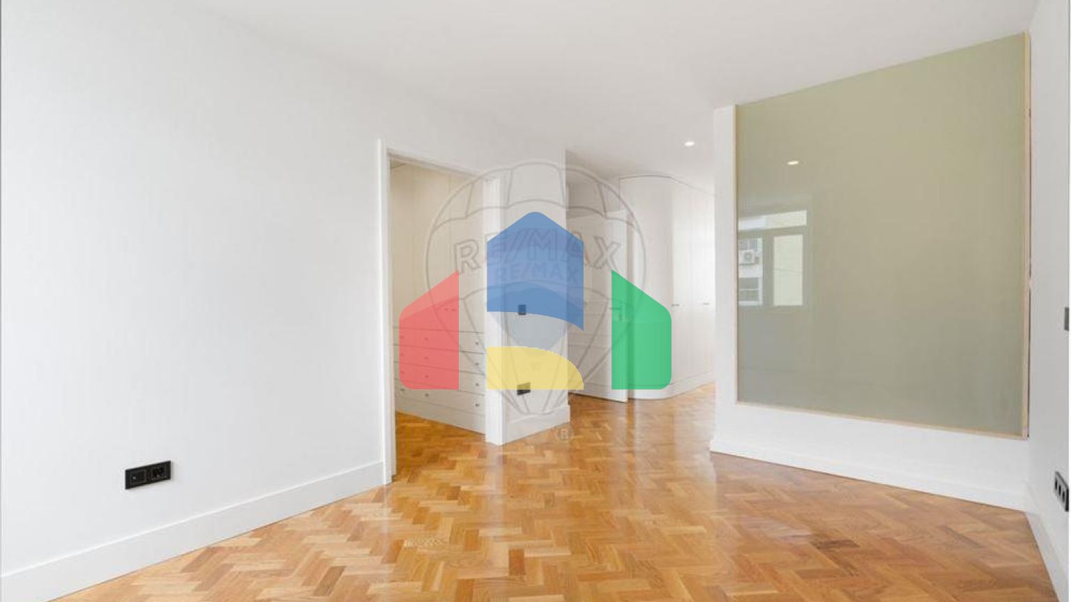 Residential - Condo/Apartment - T4 - Santo Antonio, Lisbon - PT