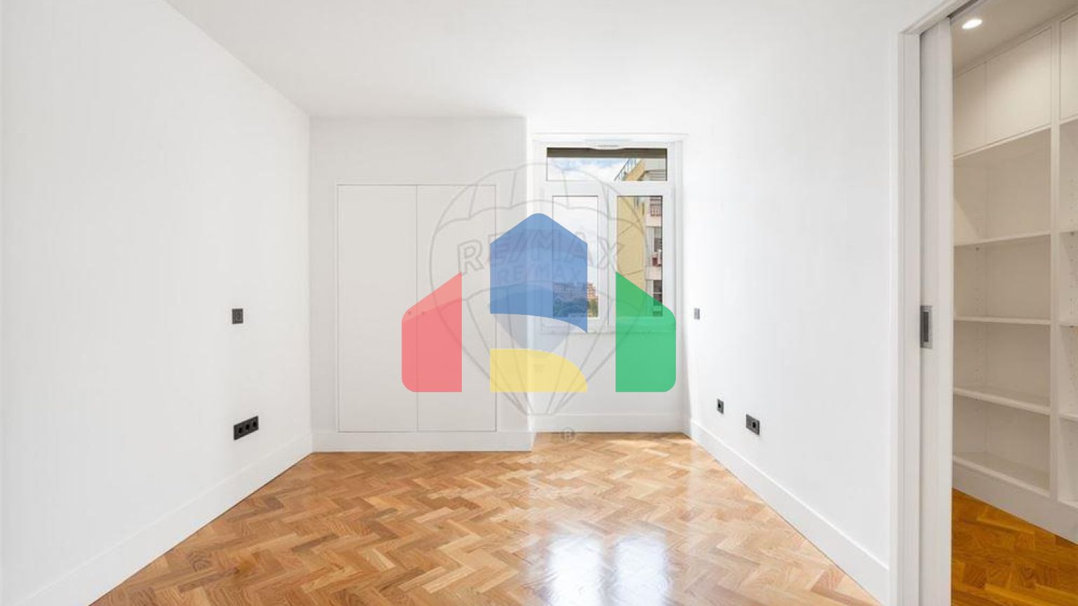 Residential - Condo/Apartment - T4 - Santo Antonio, Lisbon - PT