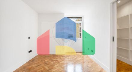 Residential - Condo/Apartment - T4 - Santo Antonio, Lisbon - PT