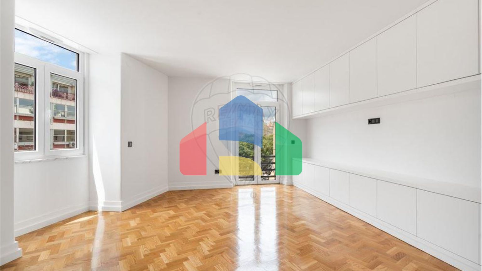 Residential - Condo/Apartment - T4 - Santo Antonio, Lisbon - PT