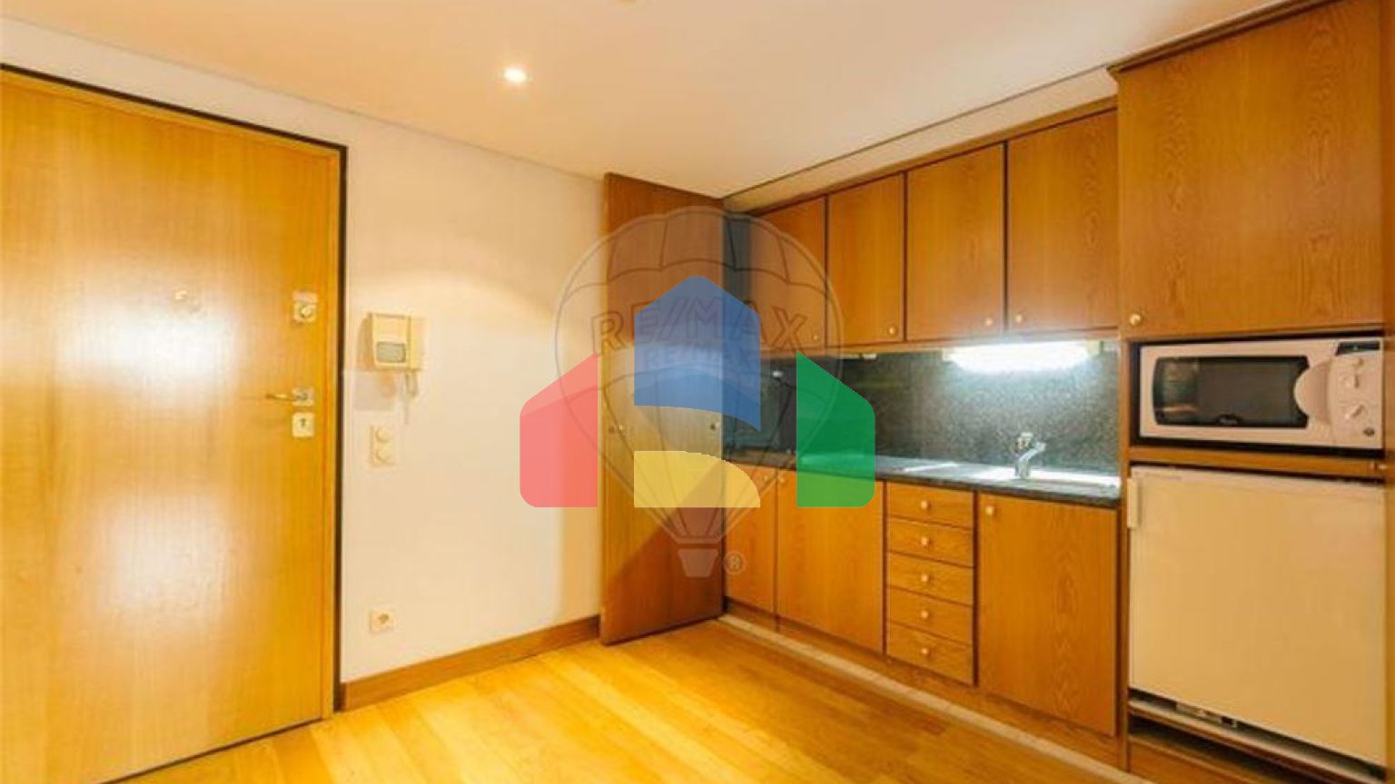 Residential - Condo/Apartment - T1 - Santo Antonio, Lisbon - PT
