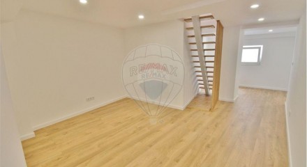 Residential - Condo/Apartment - T2 - Sao Vicente, Lisbon - PT