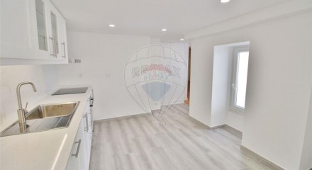 Residential - Condo/Apartment - T2 - Sao Vicente, Lisbon - PT