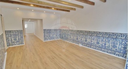 Residential - Condo/Apartment - T2 - Sao Vicente, Lisbon - PT