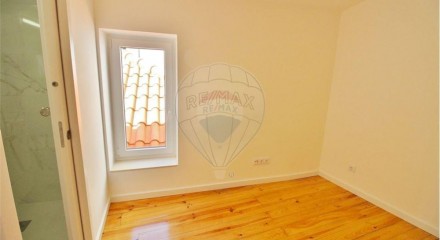 Residential - Condo/Apartment - T2 - Sao Vicente, Lisbon - PT
