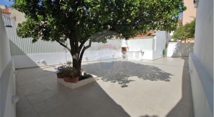 Residential - Condo/Apartment - T2 - Sao Vicente, Lisbon - PT