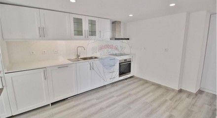 Residential - Condo/Apartment - T2 - Sao Vicente, Lisbon - PT