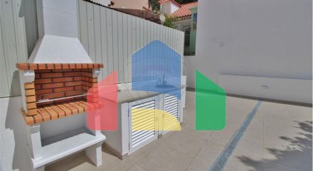Residential - Condo/Apartment - T2 - Sao Vicente, Lisbon - PT