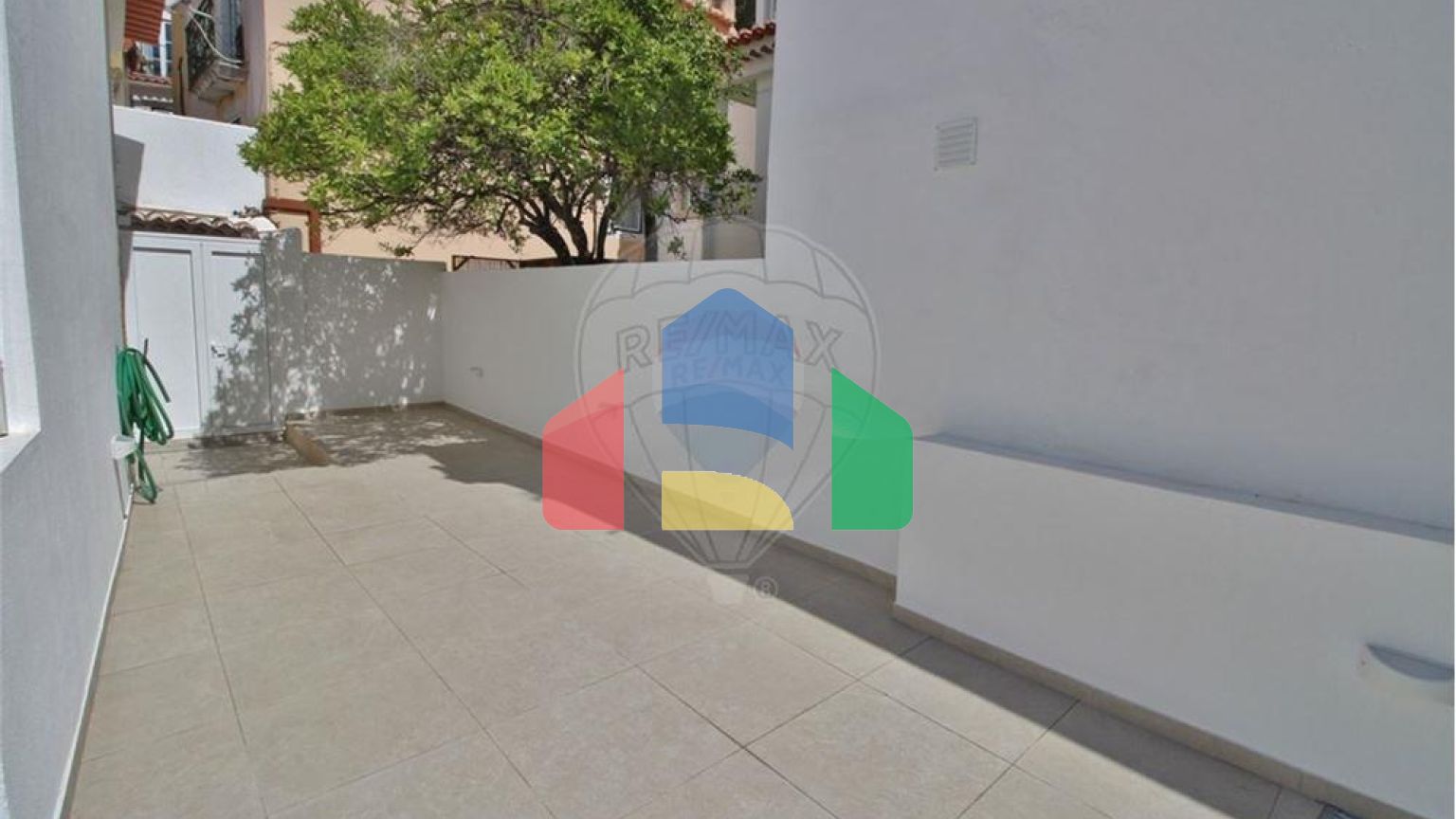 Residential - Condo/Apartment - T2 - Sao Vicente, Lisbon - PT