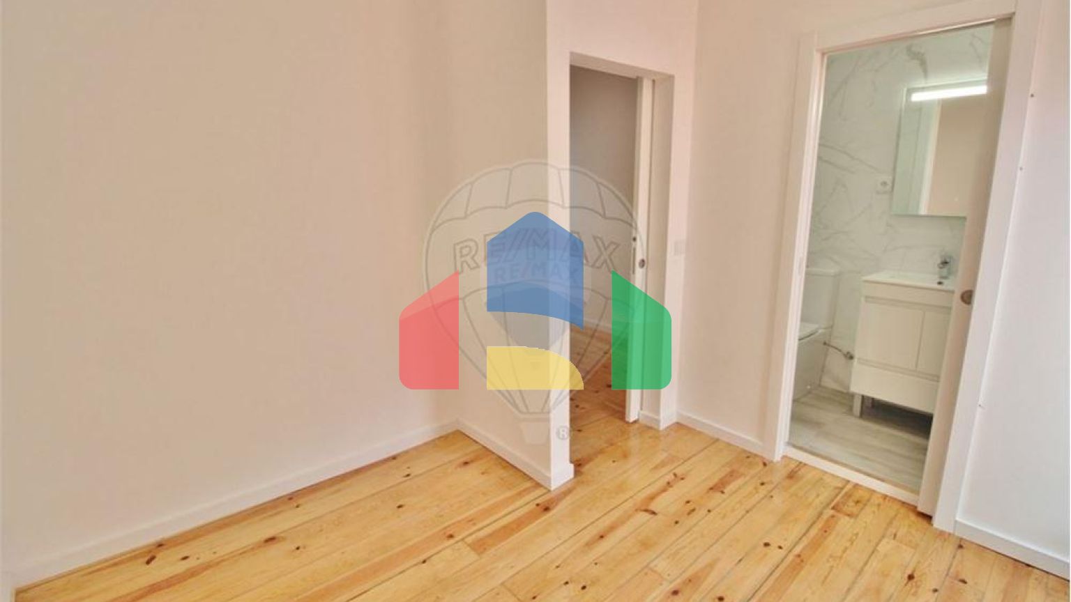 Residential - Condo/Apartment - T2 - Sao Vicente, Lisbon - PT