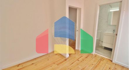 Residential - Condo/Apartment - T2 - Sao Vicente, Lisbon - PT