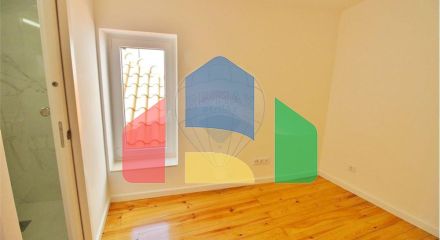 Residential - Condo/Apartment - T2 - Sao Vicente, Lisbon - PT