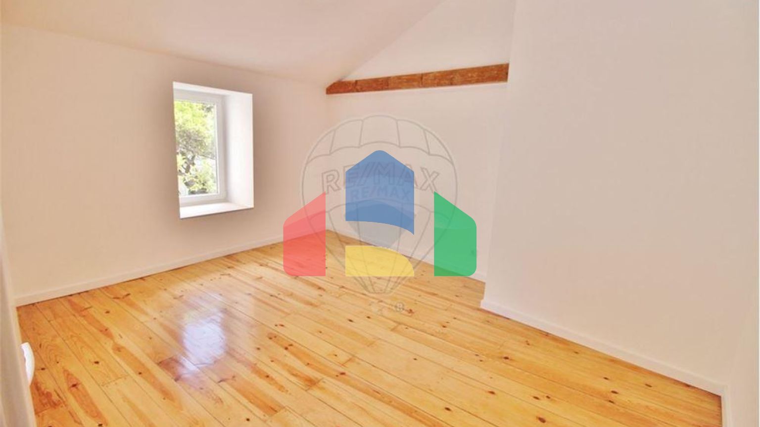 Residential - Condo/Apartment - T2 - Sao Vicente, Lisbon - PT