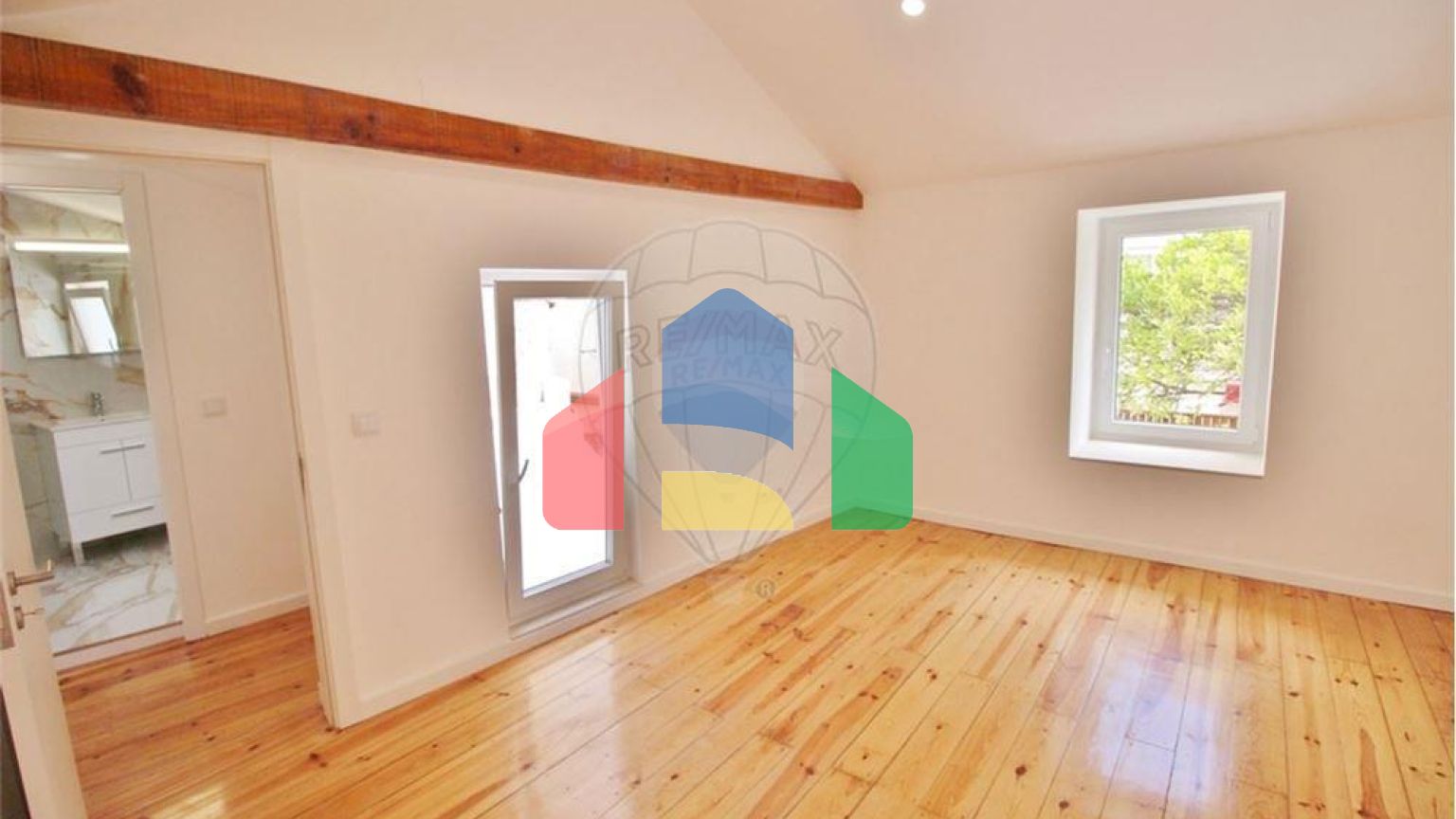 Residential - Condo/Apartment - T2 - Sao Vicente, Lisbon - PT