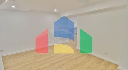 Residential - Condo/Apartment - T2 - Sao Vicente, Lisbon - PT