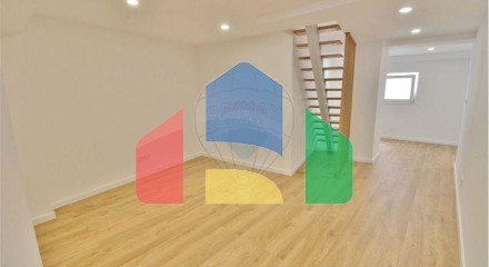 Residential - Condo/Apartment - T2 - Sao Vicente, Lisbon - PT