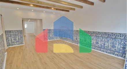 Residential - Condo/Apartment - T2 - Sao Vicente, Lisbon - PT