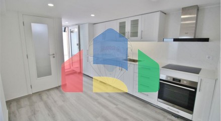 Residential - Condo/Apartment - T2 - Sao Vicente, Lisbon - PT