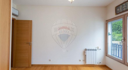 Residential - Condo/Apartment - T2 - Sao Vicente, Lisbon - PT