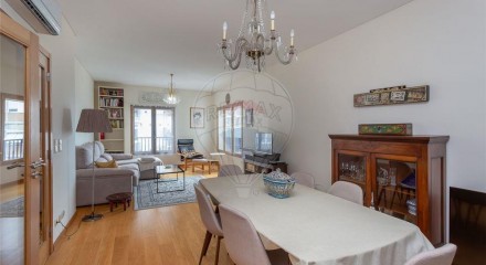 Residential - Condo/Apartment - T2 - Sao Vicente, Lisbon - PT