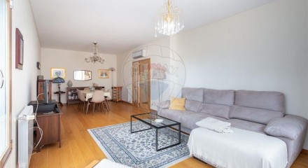 Residential - Condo/Apartment - T2 - Sao Vicente, Lisbon - PT