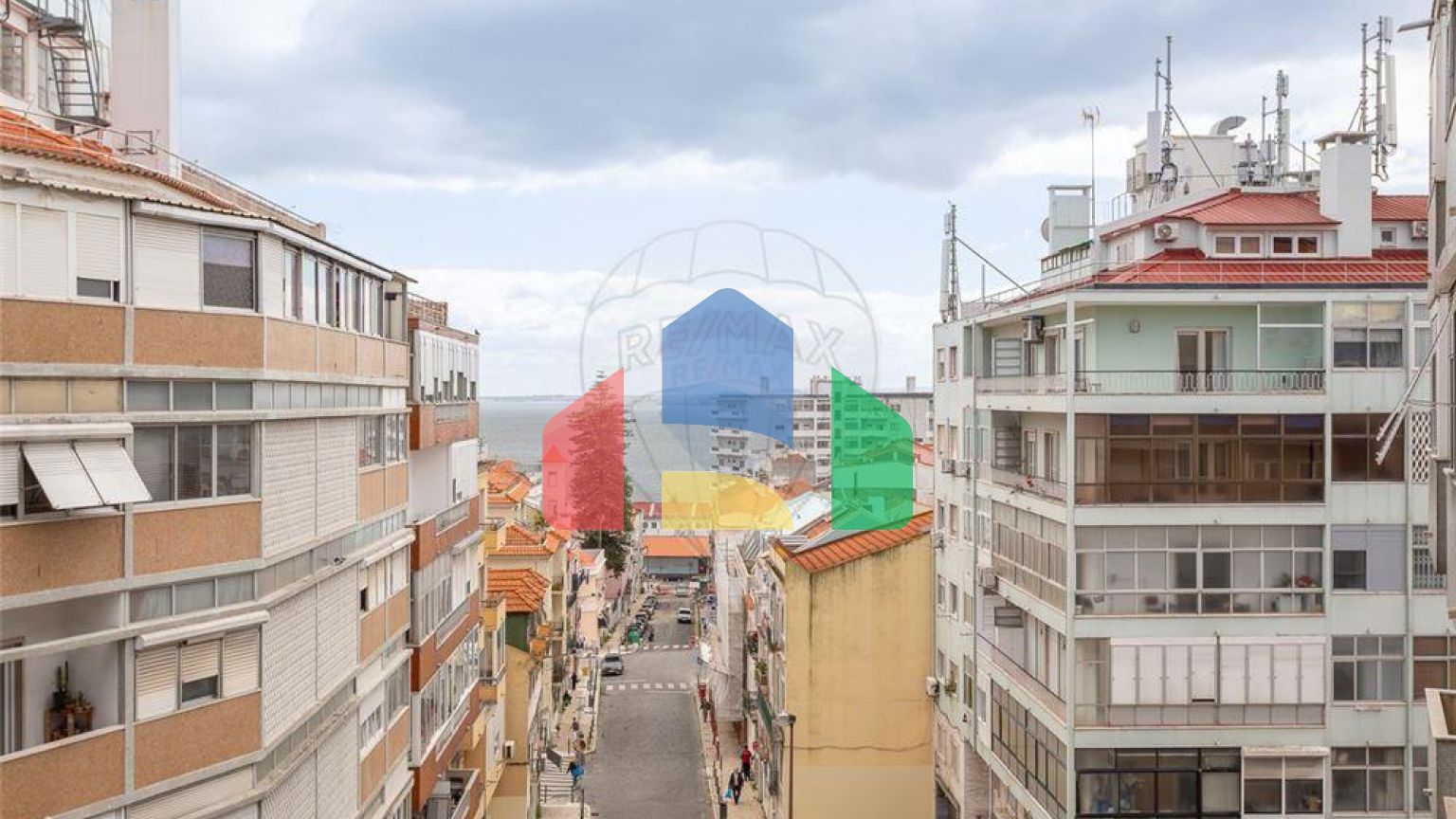 Residential - Condo/Apartment - T2 - Sao Vicente, Lisbon - PT