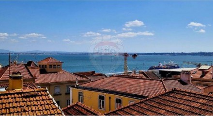 Residential - Condo/Apartment - T2 - Sao Vicente, Lisbon - PT