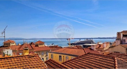 Residential - Condo/Apartment - T2 - Sao Vicente, Lisbon - PT