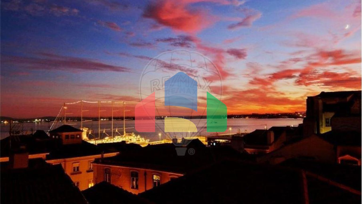 Residential - Condo/Apartment - T2 - Sao Vicente, Lisbon - PT