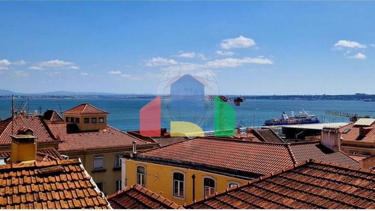 Residential - Condo/Apartment - T2 - Sao Vicente, Lisbon - PT