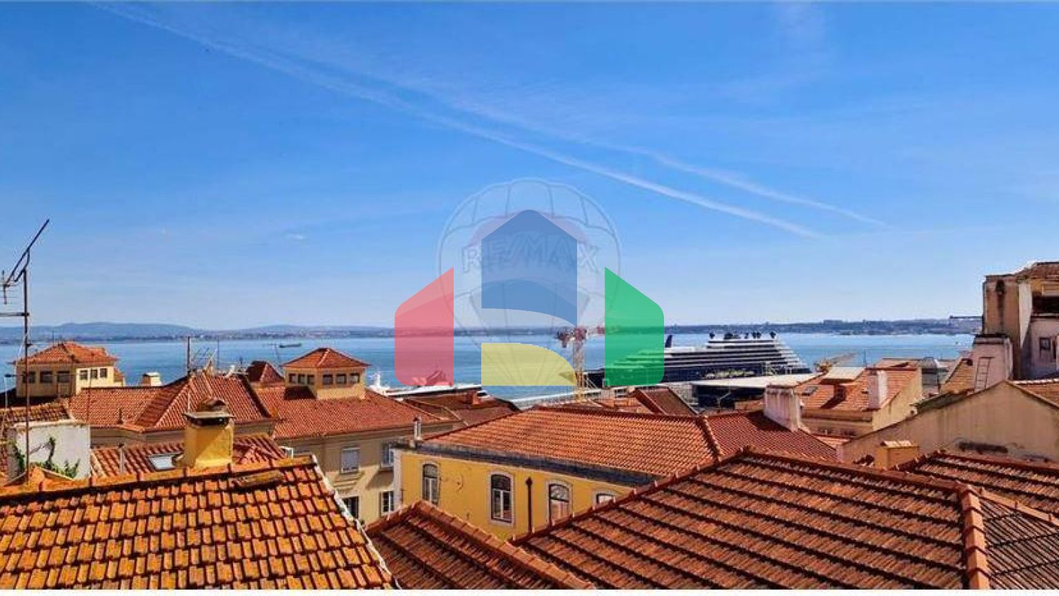 Residential - Condo/Apartment - T2 - Sao Vicente, Lisbon - PT