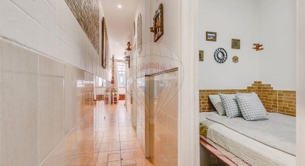 Residential - Condo/Apartment - T2 - Sao Vicente, Lisbon - PT