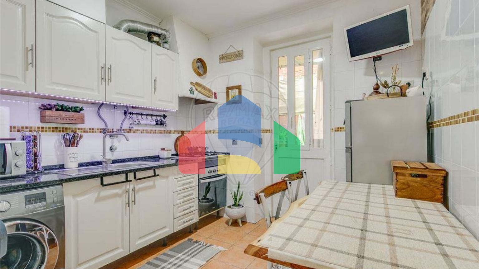 Residential - Condo/Apartment - T2 - Sao Vicente, Lisbon - PT