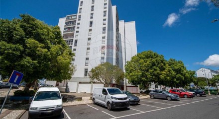 Residential - Condo/Apartment - T5 - Agualva e Mira-Sintra, Sintra - PT