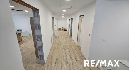 Commercial - Store with Apt/Office - Celje, Savinjska Region - SI