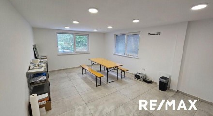 Commercial - Store with Apt/Office - Celje, Savinjska Region - SI