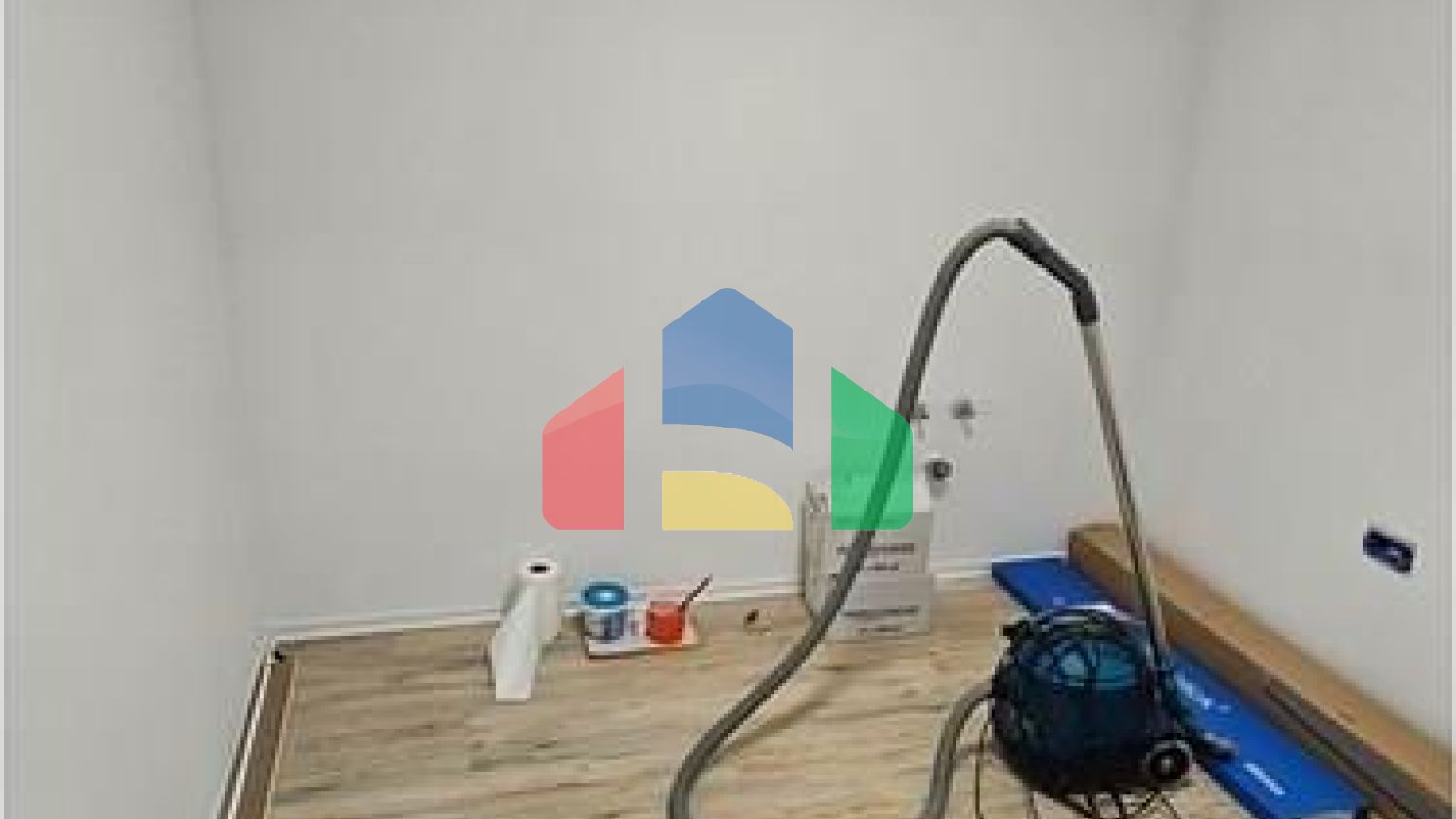 Commercial - Store with Apt/Office - Celje, Savinjska Region - SI