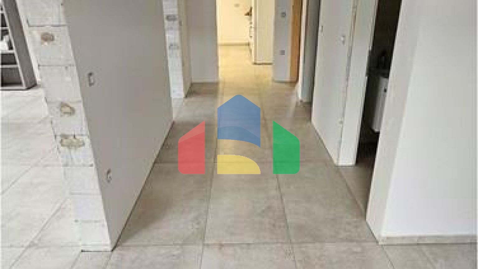 Commercial - Store with Apt/Office - Celje, Savinjska Region - SI