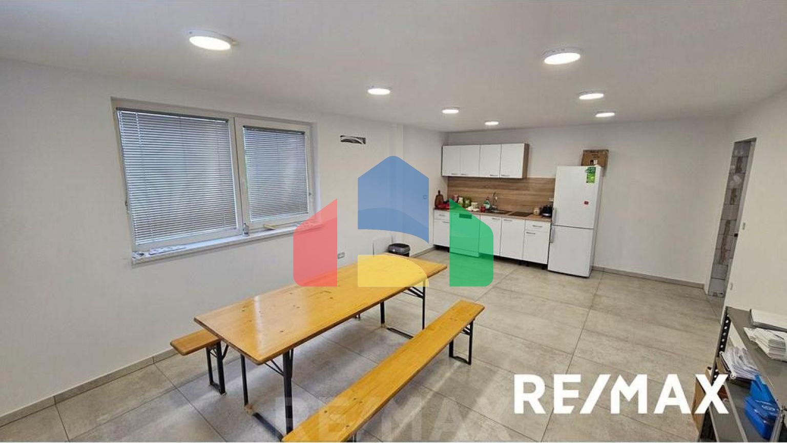 Commercial - Store with Apt/Office - Celje, Savinjska Region - SI