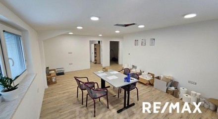 Commercial - Store with Apt/Office - Celje, Savinjska Region - SI