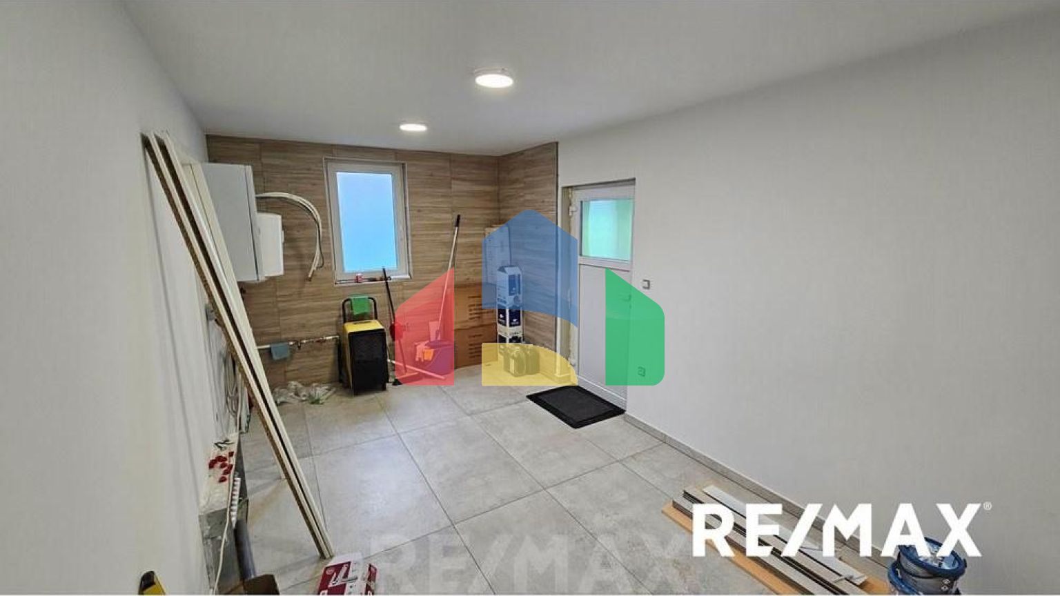 Commercial - Store with Apt/Office - Celje, Savinjska Region - SI