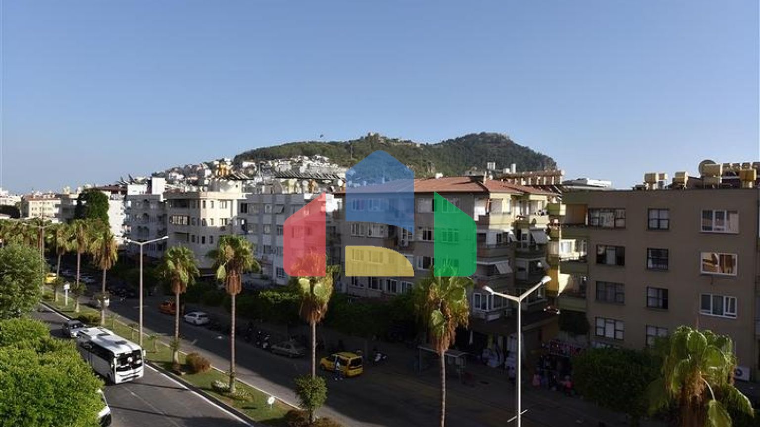 Простора квартира центр Аланії, пляж Клеопатр