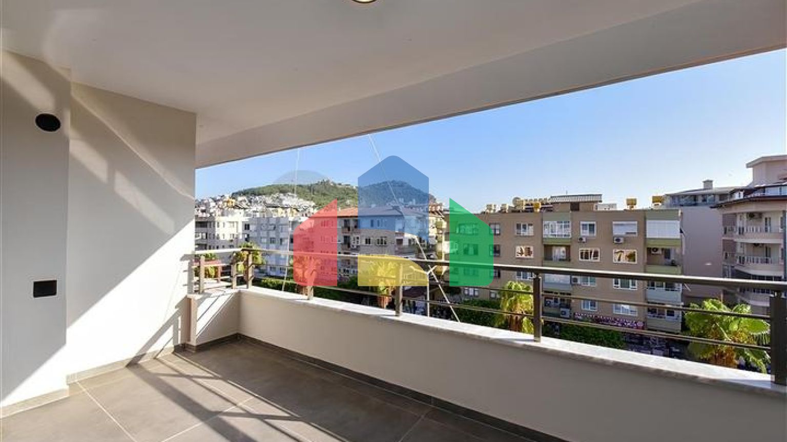 Простора квартира центр Аланії, пляж Клеопатр