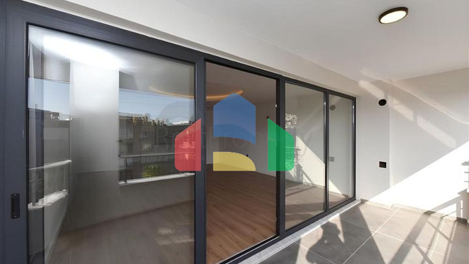 Простора квартира центр Аланії, пляж Клеопатр