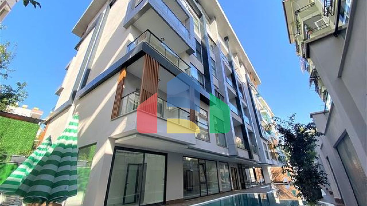 Квартира 1+1 в центре Алании в новом доме