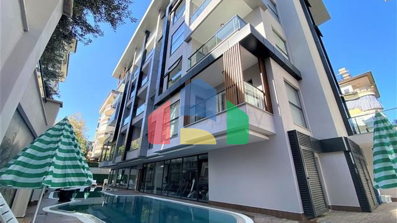 Квартира 1+1 в центре Алании в новом доме