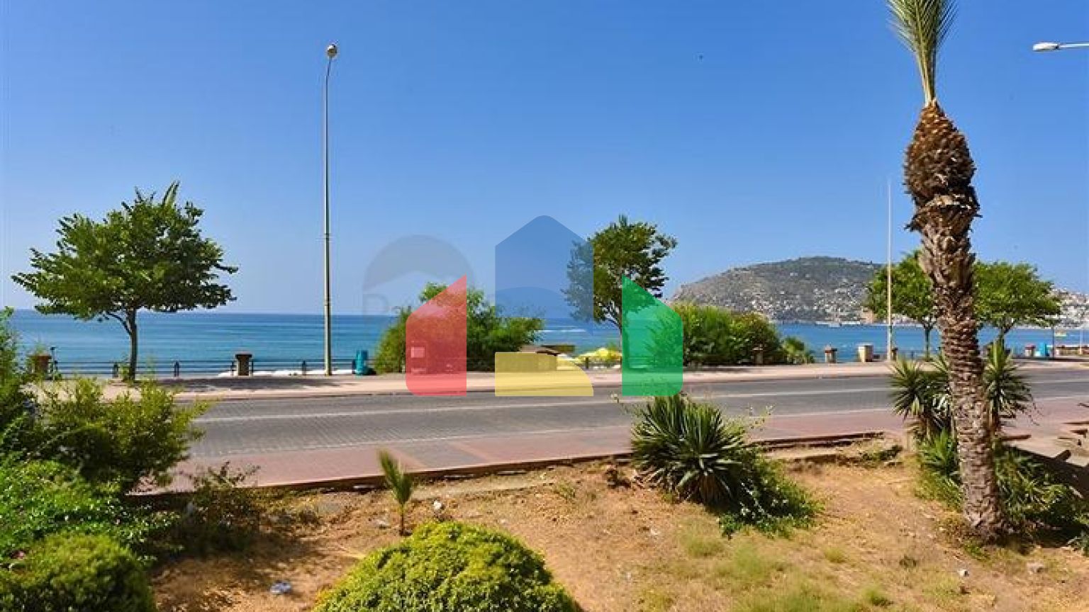 Просторная квартира 3+1 в центре Аланьи