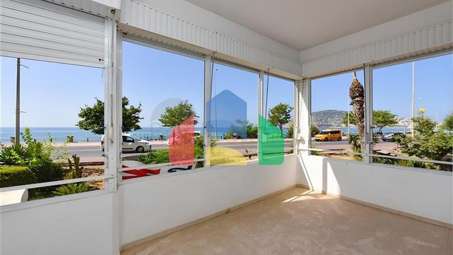 Просторная квартира 3+1 в центре Аланьи